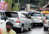सावंतवाडीत गौरी-गणपती सणासाठी चाकरमान्यांची गर्दी, बाजारपेठेत वाहतूक कोंडी