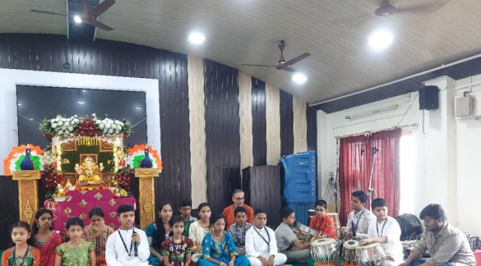 रोटरी इंग्लिश मिडिअम स्कूल खेडमध्ये श्रीगणरायाचे आगमन