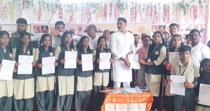 अधिकाऱ्यांनी कामात कसूर करु नये- ग्रामविकास व पंचायत राज राज्यमंत्री योगेश कदम