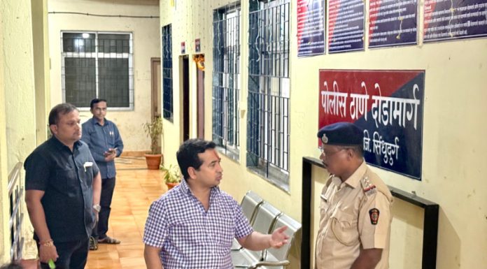 पालकमंत्र्यांची दोडामार्ग ग्रामीण रुग्णालय व पोलीस स्टेशनला ‘सरप्राईज’ व्हिजीट