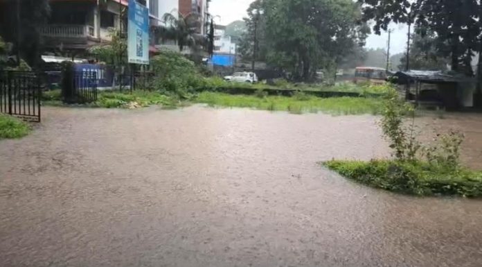 खेडमध्ये मुसळधार पावसाने जनजीवन विस्कळीत