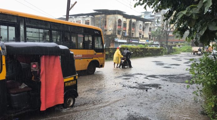 खेडमध्ये मुसळधार पावसामुळे जगबुडी नदीने इशारा पातळी ओलांडली
