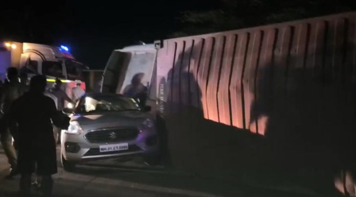 BREAKING: भरधाव कंटेनरची तीन गाड्यांना धडक; दोन जखमी, महामार्गावर वाहतूक कोंडी