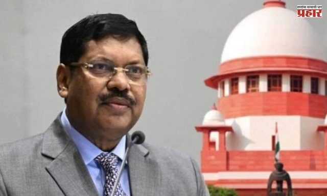 वकिलाने केला सरन्यायाधीशांवर हल्ला