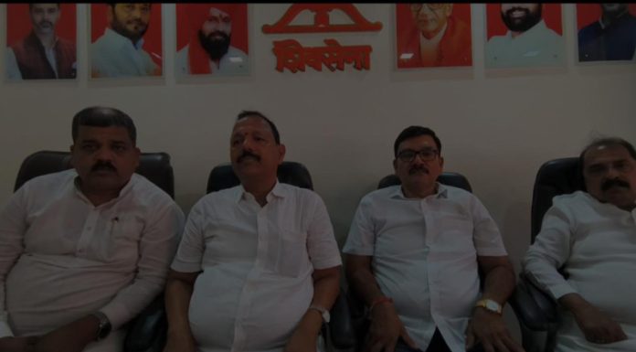 तिकिटासाठी भास्कर जाधव यांनी रामदास कदम यांच्या पायावर लोटांगण घातले — शशिकांत चव्हाणांचा आरोप