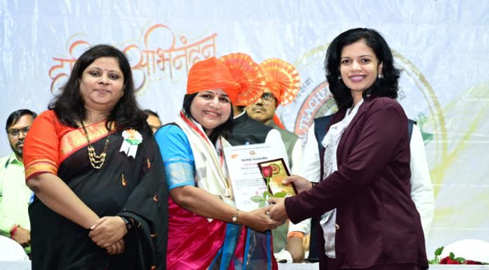 अनघा तोडकरी यांना राज्यस्तरीय आदर्श शिक्षक पुरस्काराने गौरव