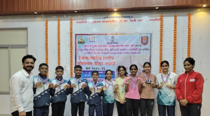 विभागीय शालेय योगासन स्पर्धेत रोटरी स्कूलचे यश