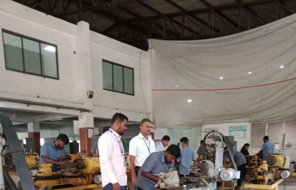 कान्हे पिंपळी आयटीआयच्या विद्यार्थ्यांना घरडा कॉलेजमध्ये टर्नरचे प्रशिक्षण