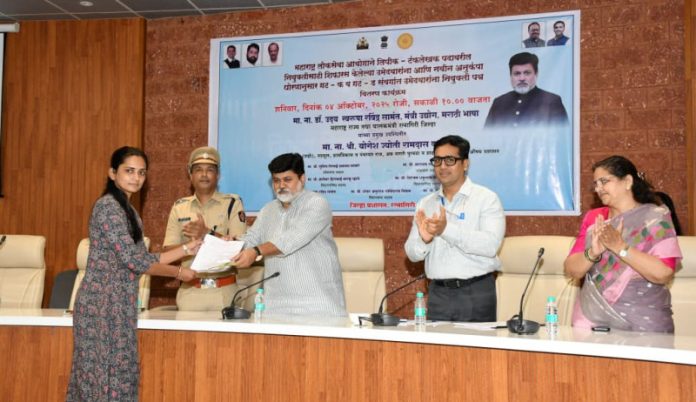 अनुकंपा तत्त्वावरील आणि सरळ सेवा नियुक्तीपत्र (3)
