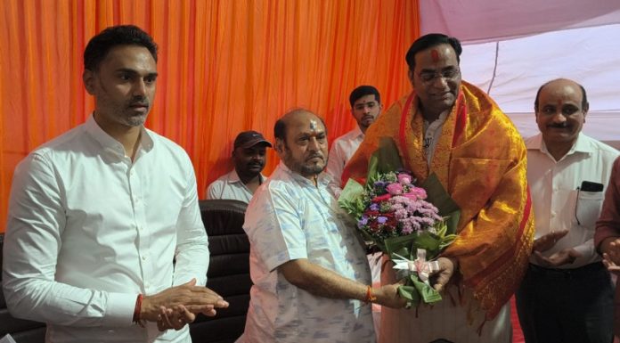 खेड नगरपरिषद निवडणूक महायुतीच म्हणून लढणार; वैभव खेडेकर यांनी घेतली शिवसेना नेते रामदासभाई कदम यांची भेट