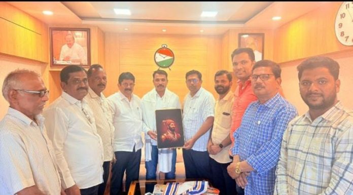 प्रशिक्षक जितेंद्र कदम यांचा आ. शेखर निकम यांच्या हस्ते सत्कार