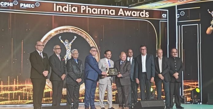 सीपीएचआय 2025 मध्ये सतिश वाघ यांना ‘लाइफटाइम अचिव्हमेंट अवॉर्ड’; १२०० उपस्थितांची उभे राहून दाद
