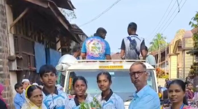 दि मॉडेल इंग्लिश स्कूल सैतवडेच्या यशस्वी विद्यार्थ्यांची भव्य मिरवणूक