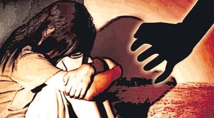 वडिलांकडे नेण्याच्या बहाण्याने सात वर्षीय चिमुकलीवर लैंगिक अत्याचार…