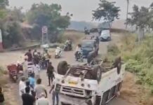 BREAKING : हर्णे बायपासवर पर्यटकांच्या मिनीबसला भीषण अपघात; १० जण जखमी