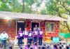 दापोली तालुक्यात भरते बिन भिंतीची शाळा…..