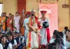 पोवाडा आणि मुलांच्या मर्दानी खेळांच्या साथीने न्यू इंग्लिश स्कूल येथे शिवजयंती साजरी