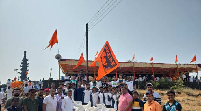 गडकोट संवर्धनातून शिववंदना : ज्ञानदीप फार्मसी महाविद्यालयाकडून किल्ले रसाळगड प्लास्टिकमुक्त