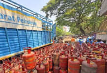 पिंपरी चिंचवडमध्ये एलपीजी गॅसची काळाबाजार; तीन ठिकाणी पोलिसांची धडक कारवाई