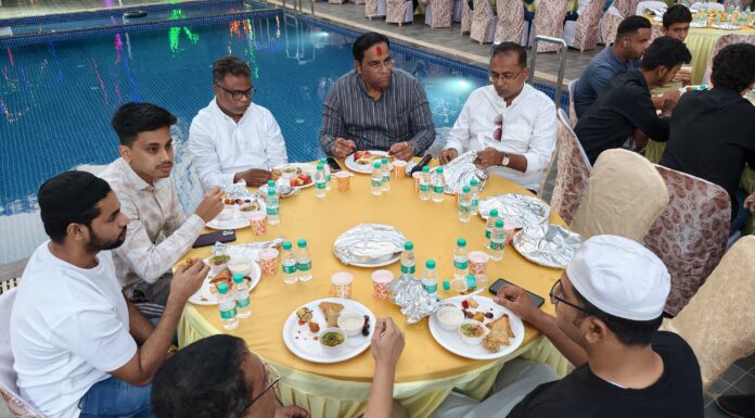 खेडमध्ये वैभव खेडेकर मित्रपरिवारतर्फे मुस्लिम बांधवांसाठी इफ्तार पार्टीचे आयोजन