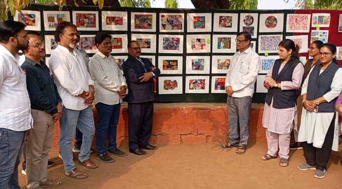 चंदुलाल शेठ हायस्कूलमध्ये विद्यार्थ्यांच्या कोलाज चित्रांचे आकर्षक प्रदर्शन