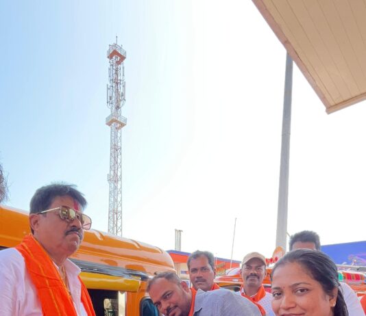 देवगडमध्ये रिक्षा-टेम्पो चालकांना मोफत पेट्रोल वाटप