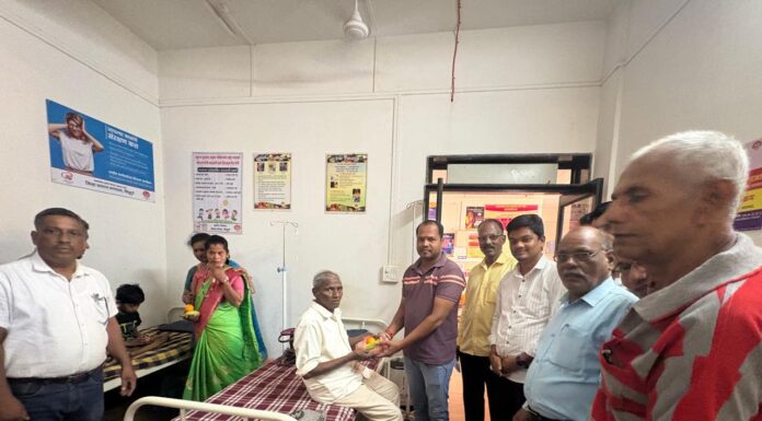 खासदार नारायण राणे यांच्या वाढदिवसा निमित्त भेडशी आरोग्य केंद्रात फळ वाटप
