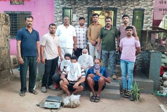 शिरोडा येथे ७ कोटीं ची “ब्ल्यू व्हेल माशाची उलटी” जप्त : मुद्देमालासह चौघे जण ताब्यात