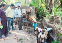 मालवण शहरात गटारे व व्हाळ्यांची साफसफाई सुरु