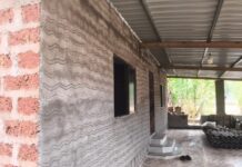 डेरवणमधील जंगम कुटुंबियांसाठी प्रशांत यादव ठरले आधारस्तंभ