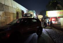 घराकडे जाण्यास रस्ता नसल्याने संतप्त तरुणाने रोखला मुंबई-गोवा महामार्ग
