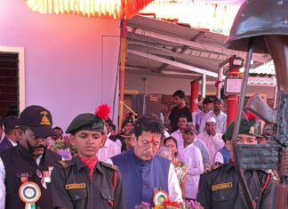 शहीद रामचंद्र सोमा गावडे यांच्या स्मारकाचे चौकुळमध्ये अनावरण