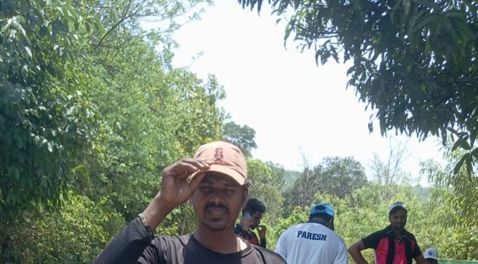 ग्रामीण भागात धावत आहेत स्क्रॅब मधील मोटरसायकल