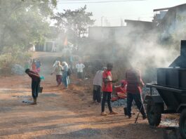 जानवळे गावात जाणाऱ्या रस्त्याची दुरुस्ती