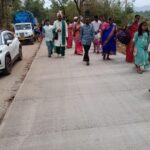 दोडामार्ग-विजघर रस्ता ठरतोय ‘डोकेदुखी’; वाहतूक कोंडीत नवरदेव अडकला, अखेर पायी चालत गाठला विवाहमांडप!