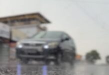 आंबोलीत पावसाची धुवाधार ; तालुक्यात विजांचा लखलखाट