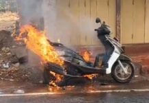 आगीत दुचाकी जळून खाक