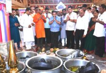 सातरल येथे श्री लिंगेश्वर पावणादेवी मंदिर जीर्णोद्धार सोहळ्याला पालकमंत्री ना. नितेश राणे यांनी भेट