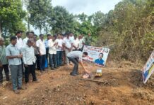 वजराट येथील मंजूर विकासकामांचे जिल्हा बँक अध्यक्ष मनिष दळवी यांच्या हस्ते झाले भूमिपूजन