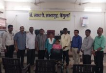 वेंगुर्ले येथे दिव्यांग विद्यार्थ्यांना प. स.सभापती शंकर घारे यांच्या हस्ते साहित्य वाटप