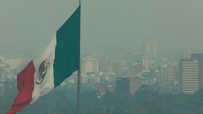 2019-05-14T225255Z_30828894_RC12DB595800_RTRMADP_3_MEXICO-POLLUTION.JPG