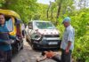 कलंबिस्त-वेर्ले मार्गावर कार-दुचाकीचा भीषण अपघात; तिघेजण जखमी