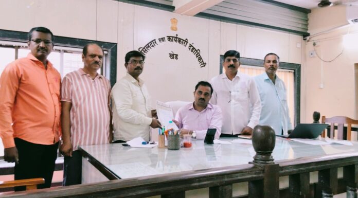 ३०० पेक्षा अधिक गणना घरे असणाऱ्या प्रगणकांना मदतनीस द्यावा; शिक्षक समिती खेडची तहसीलदारांकडे मागणी