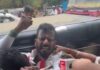 चेन्नईत TVK कार्यकर्त्याचे आंदोलन; विजय यांना सरकार स्थापनेचे निमंत्रण देण्याची राज्यपालांकडे मागणी