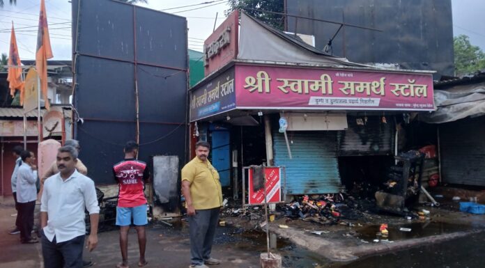 BREAKING: खेड एसटी स्टँड परिसरातील श्री स्वामी समर्थ स्टॉलला पहाटे भीषण आग