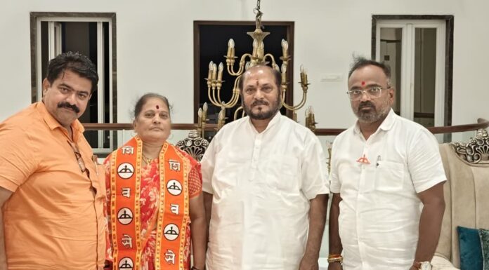 राष्ट्रवादी काँग्रेस (शरदचंद्र पवार) पक्षाच्या खेड शहर महिला अध्यक्षा अश्विनी दरेकर यांचा शिवसेनेत जाहीर प्रवेश