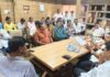 नरडवे रस्त्यालगत असलेल्या स्टॉलधारकांनी नगराध्यक्षांसमोर मांडली व्यथा