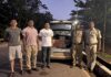 बेकायदेशीर दारू वाहतूक प्रकरणी ओसरगावचा तरुण ताब्यात