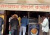 BULDHANA | शेगावच्या प्रसिद्ध कचोरी सेंटरवर FDA कडून रुटीन तपासणी, शेगावातील तीरथराम करमचंद शर्मा कचोरी सेंटरमढी मैदा आणि तेलाचे नमुने घेतले