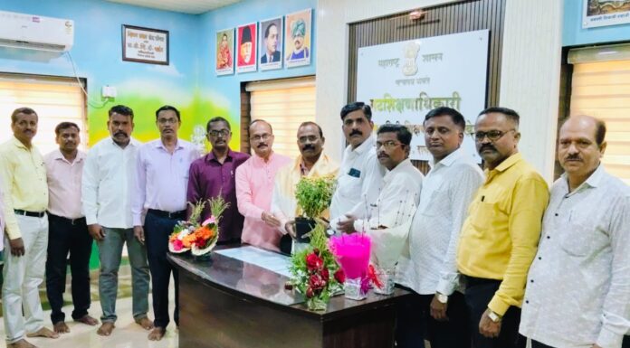 खेडचे नूतन गटशिक्षणाधिकारी संतोष भोसले यांचा शिक्षक समितीकडून सत्कार